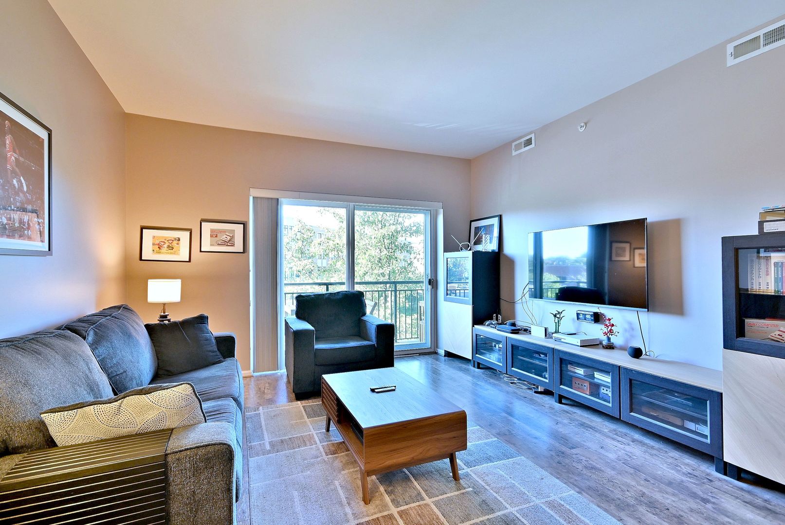 145 S York Street #404, Elmhurst, IL 60126