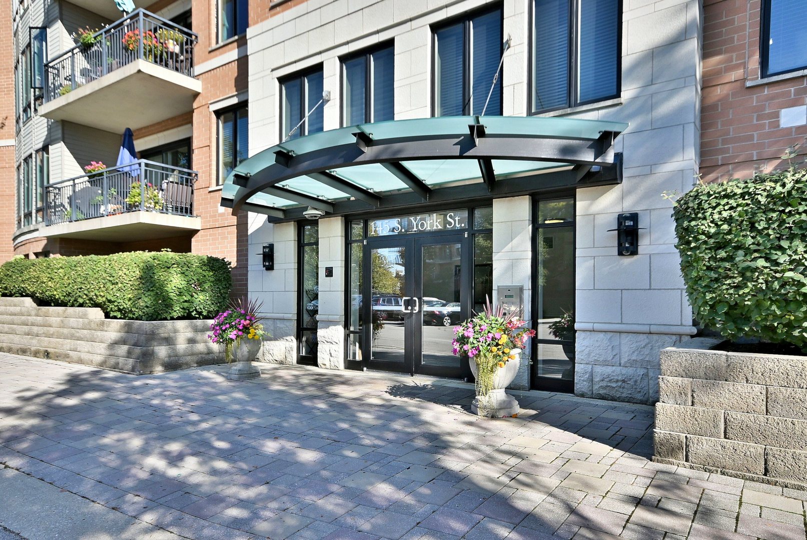 145 S York Street #404, Elmhurst, IL 60126