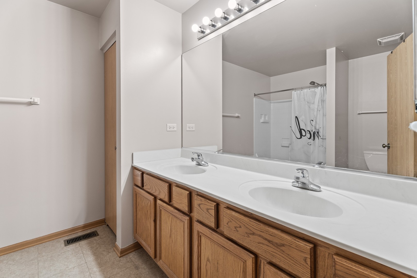 412 Clifton Lane, Bolingbrook, IL 60440