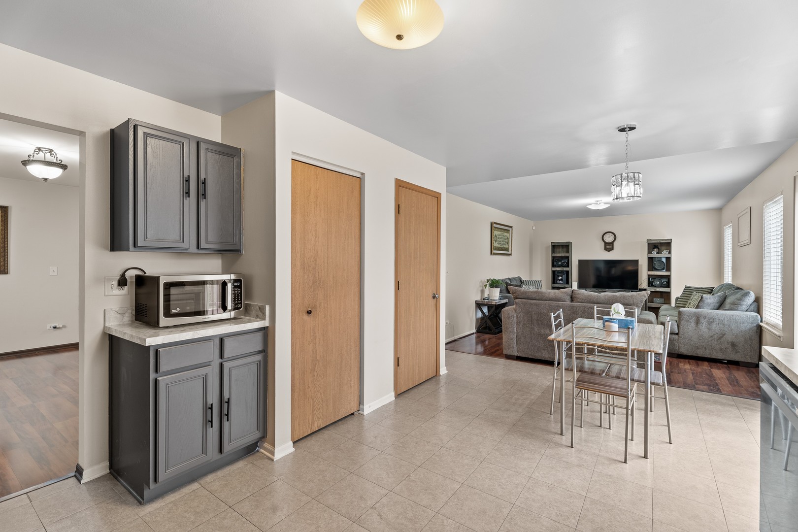 412 Clifton Lane, Bolingbrook, IL 60440