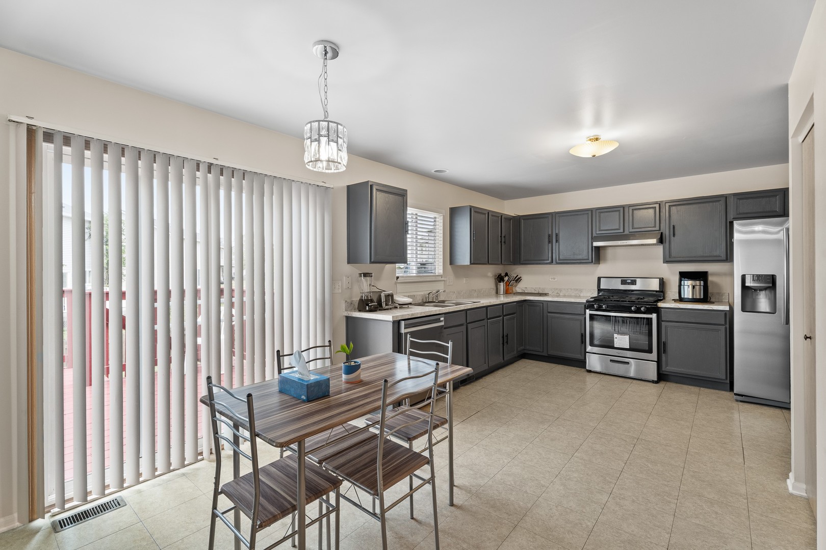 412 Clifton Lane, Bolingbrook, IL 60440