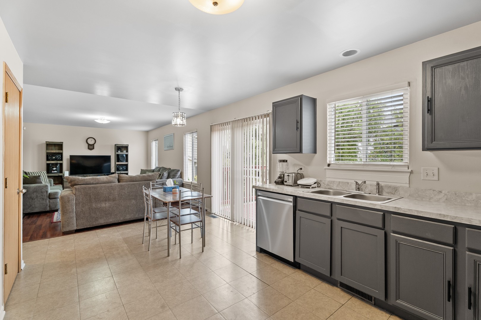 412 Clifton Lane, Bolingbrook, IL 60440