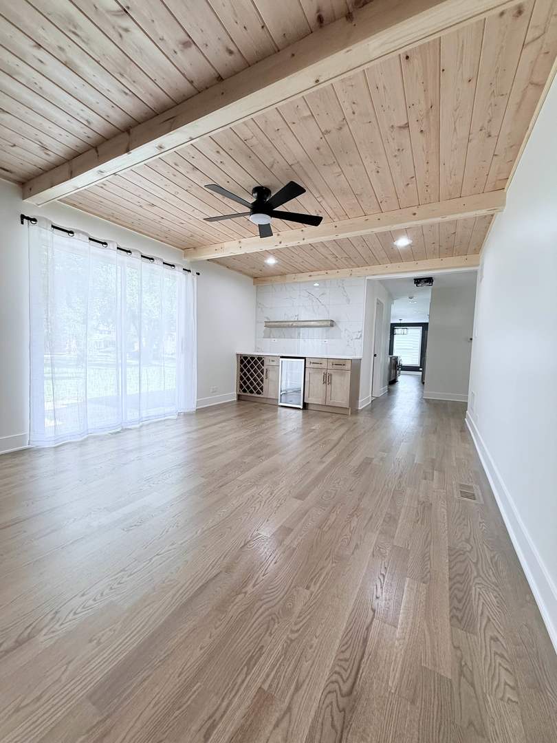 1581 Groton Lane, Wheaton, IL 60189