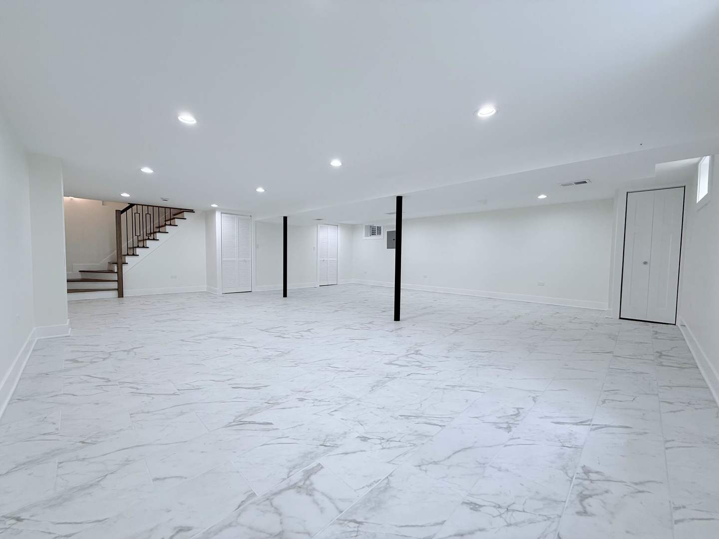 1581 Groton Lane, Wheaton, IL 60189