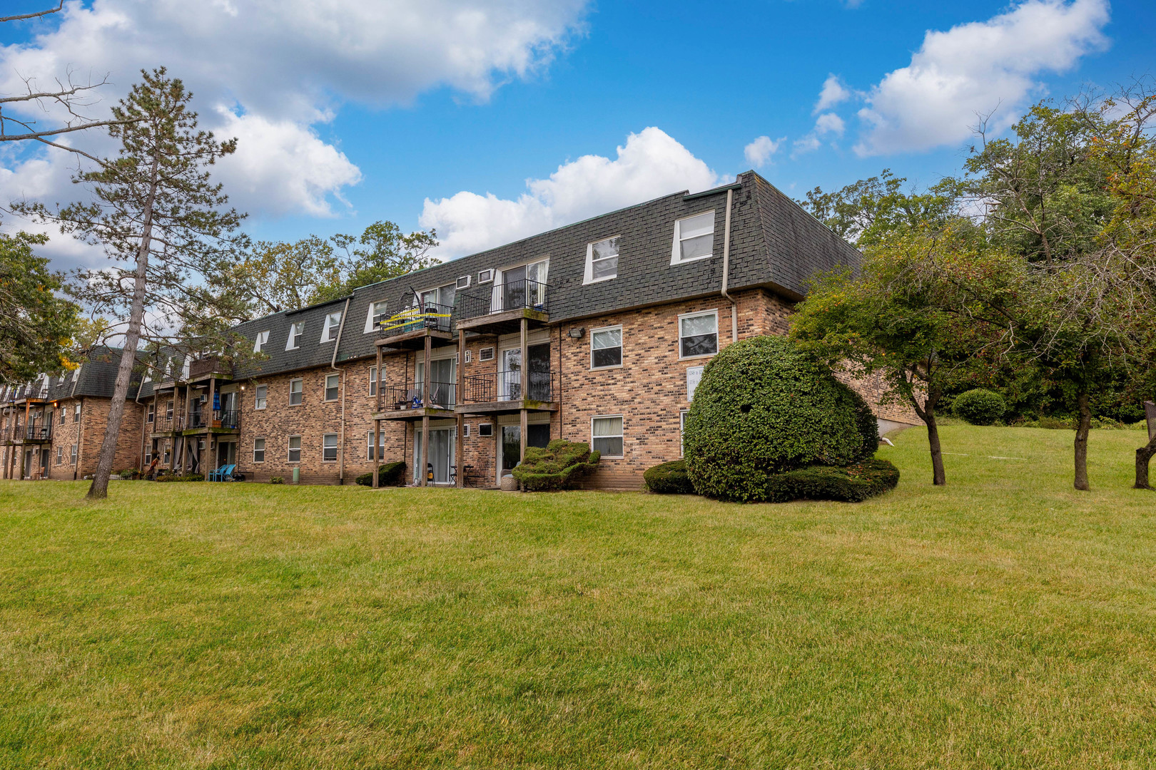 10148 S 84th Terrace #215, Palos Hills, IL 60465