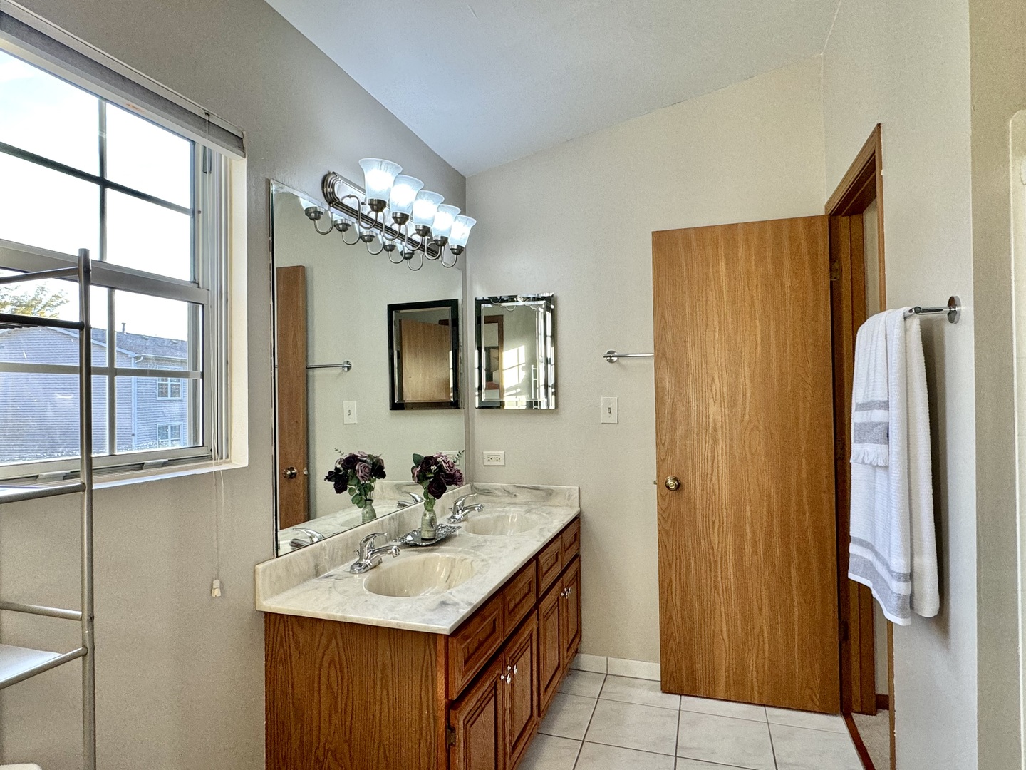 1604 ESTATE Circle, Naperville, IL 60565