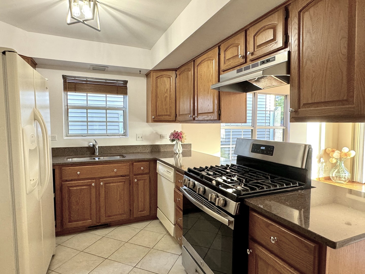 1604 ESTATE Circle, Naperville, IL 60565