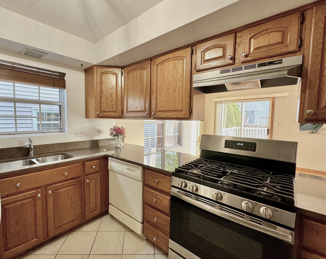 1604 ESTATE Circle, Naperville, IL 60565