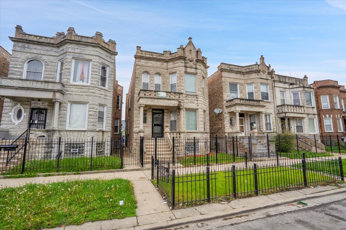 4336 W Adams Street, Chicago, IL 60624