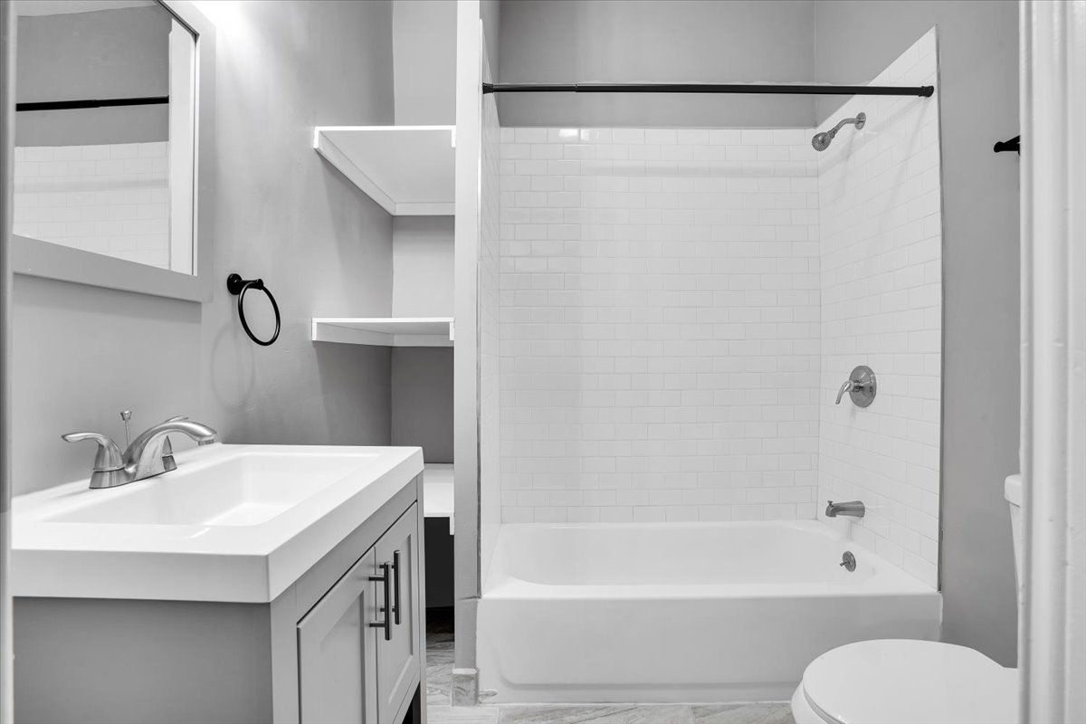 4336 W Adams Street, Chicago, IL 60624