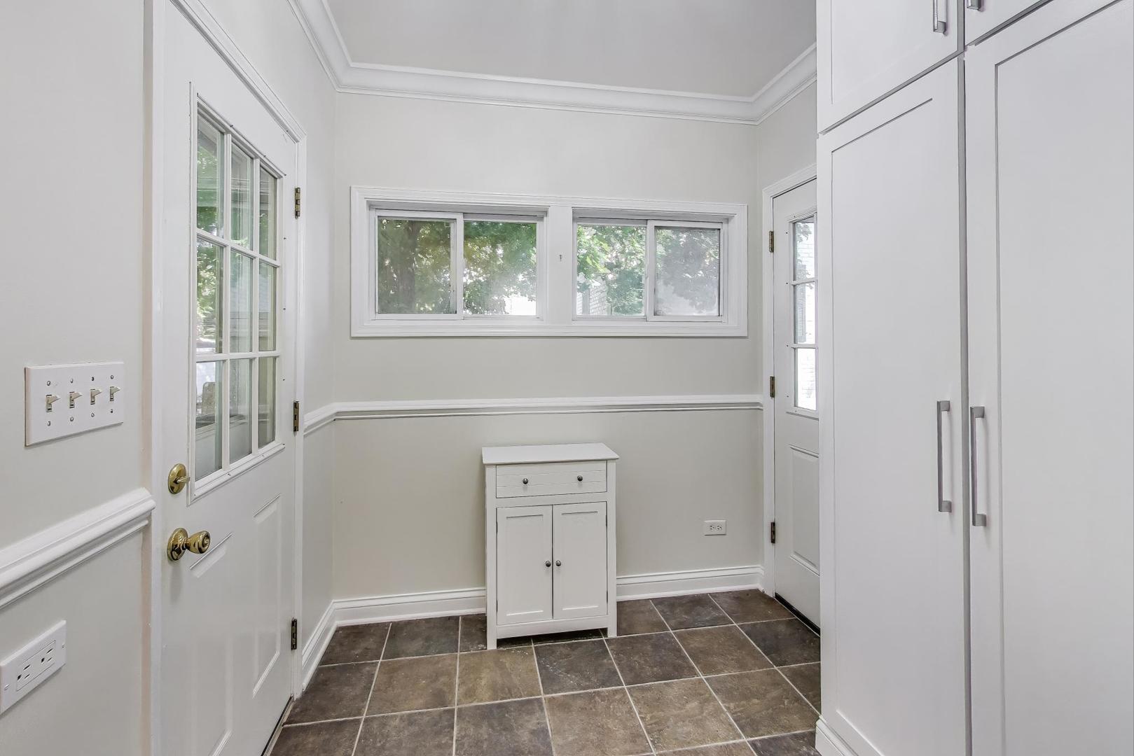 924 Lyford Lane, Wheaton, IL 60189