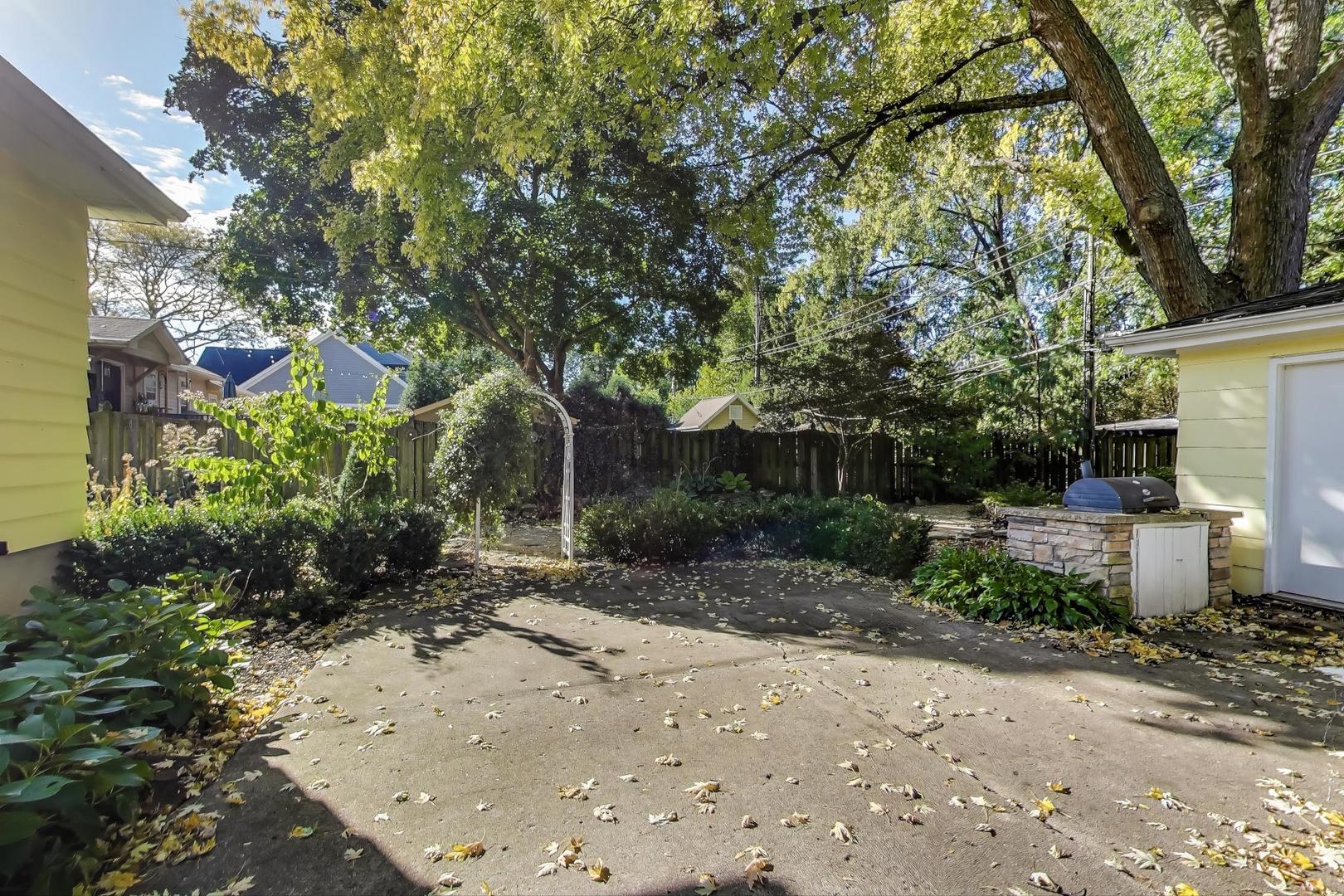 924 Lyford Lane, Wheaton, IL 60189