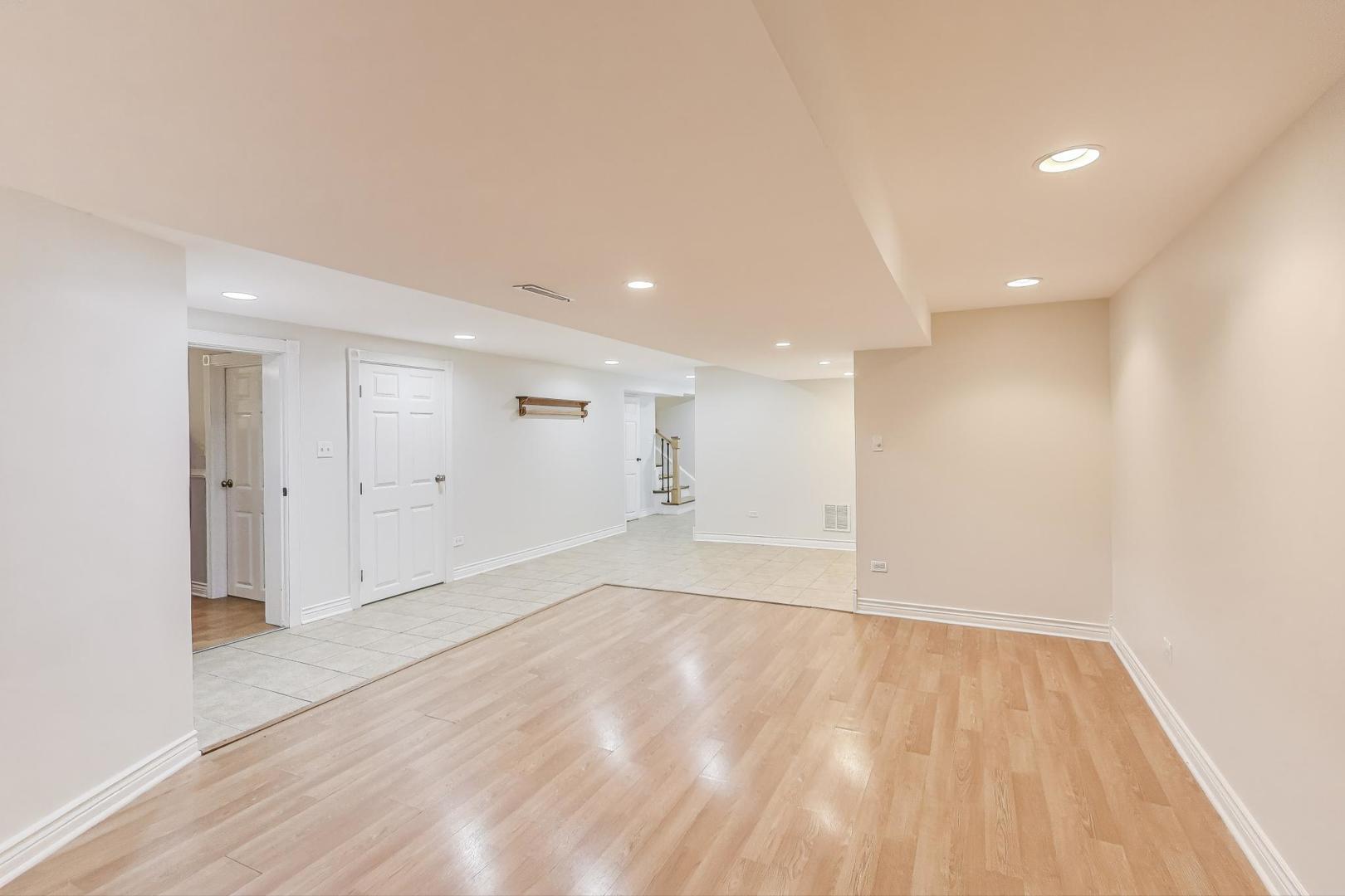 924 Lyford Lane, Wheaton, IL 60189