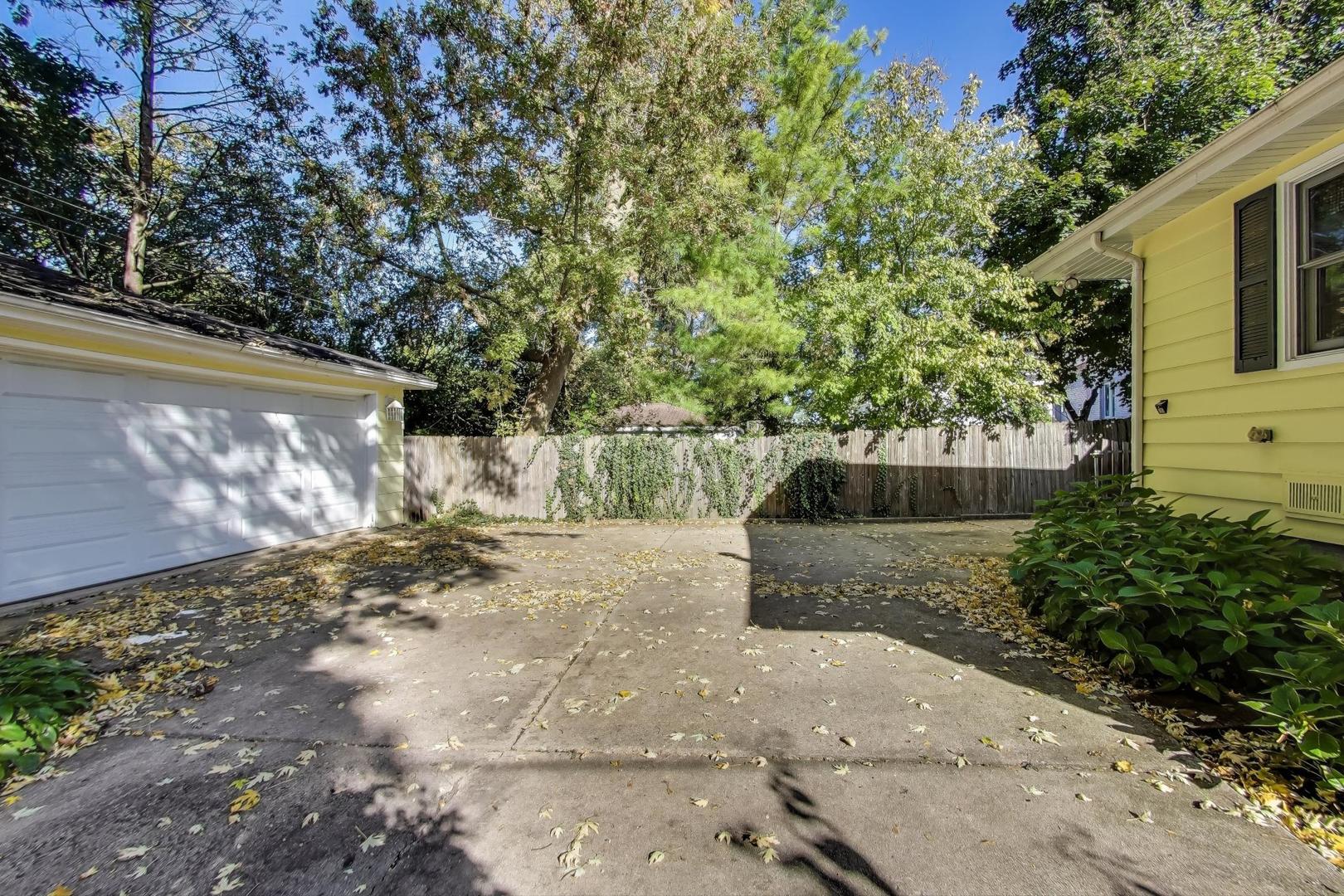 924 Lyford Lane, Wheaton, IL 60189