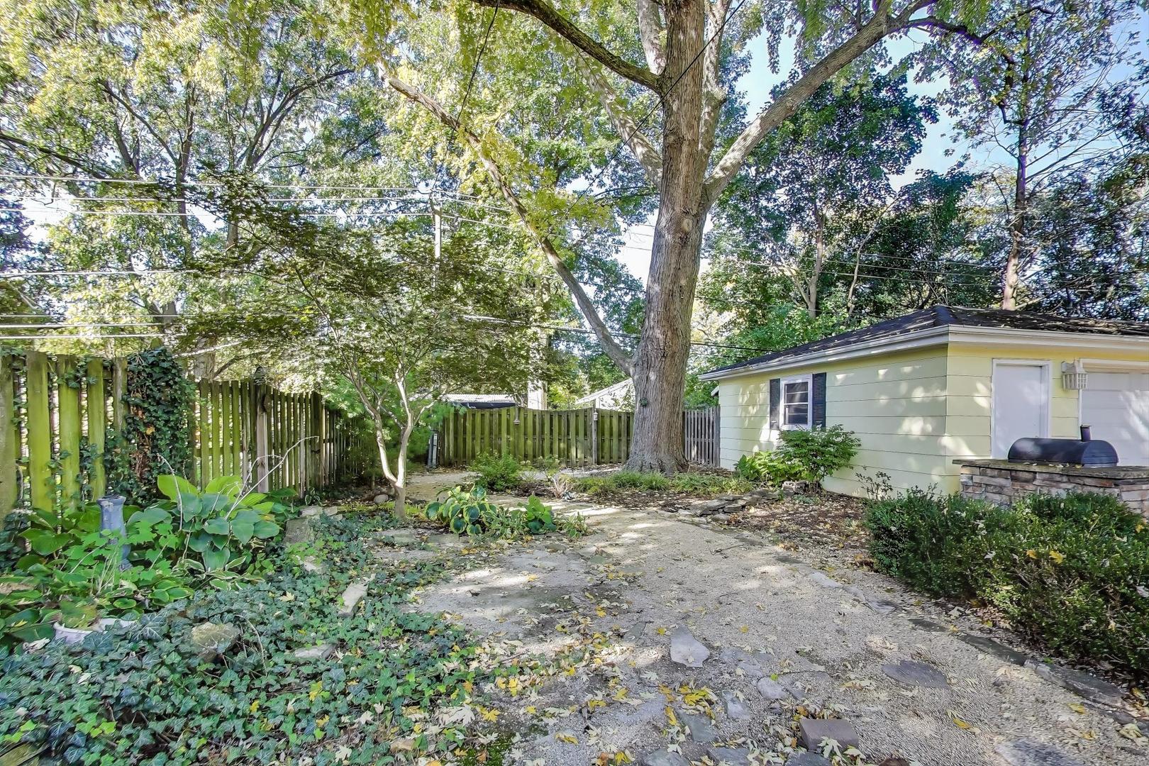 924 Lyford Lane, Wheaton, IL 60189