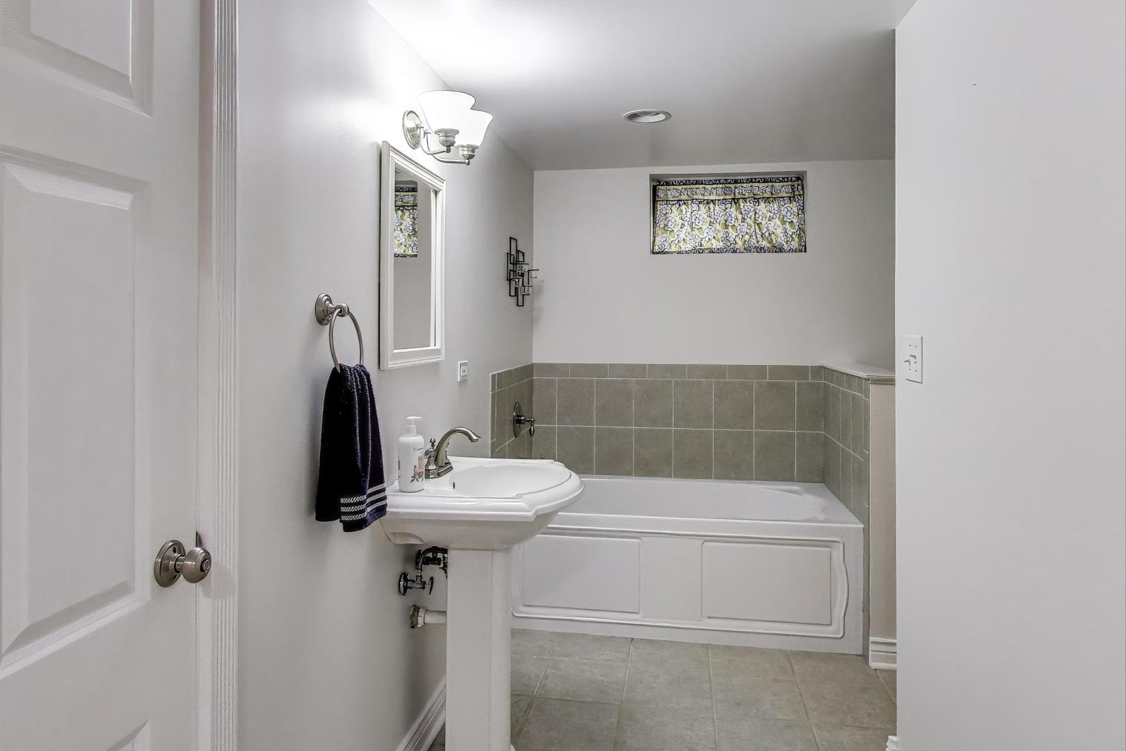 924 Lyford Lane, Wheaton, IL 60189