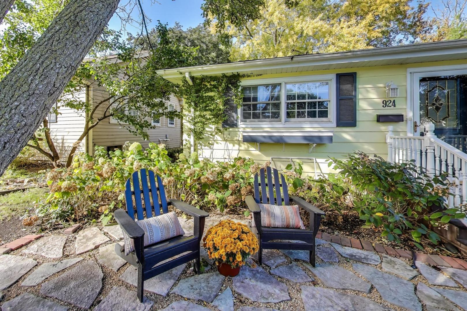 924 Lyford Lane, Wheaton, IL 60189