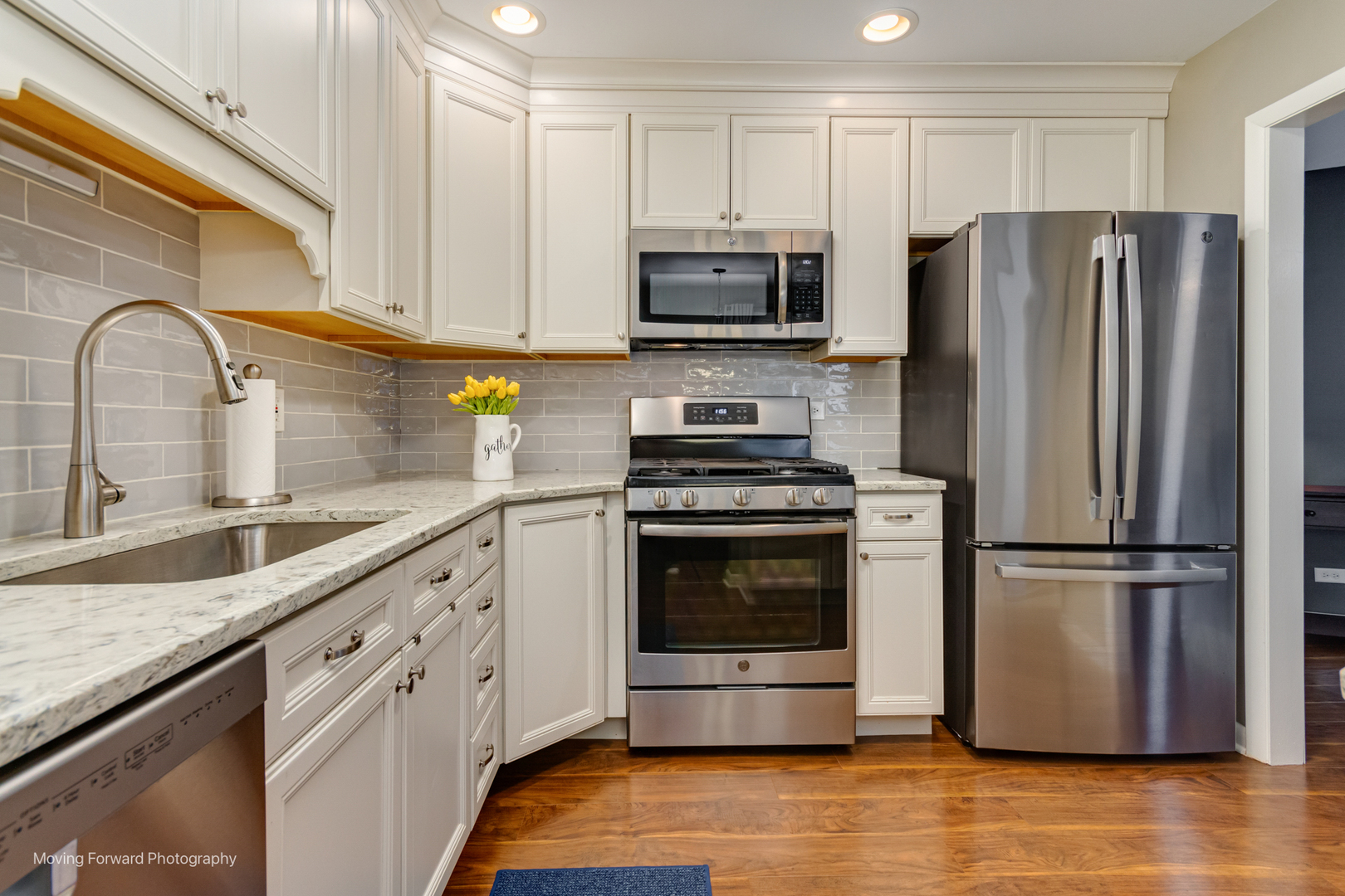 1701 Lakecliffe Drive #D, Wheaton, IL 60189