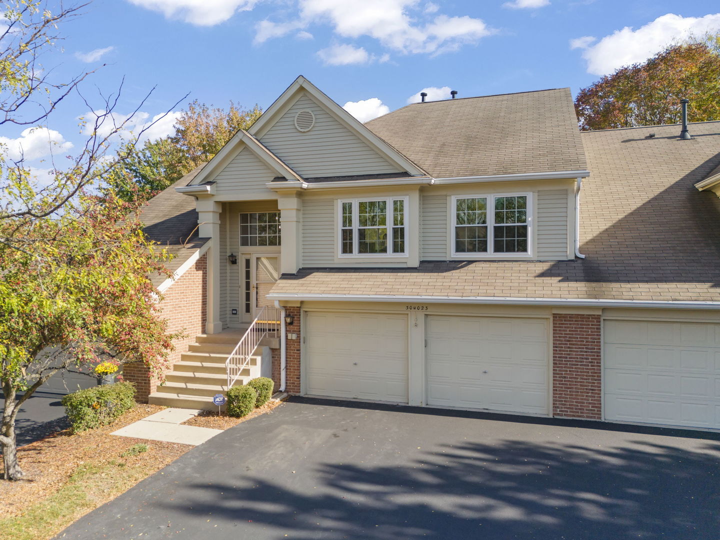 30W023 Cedar Court #023, Warrenville, IL 60555