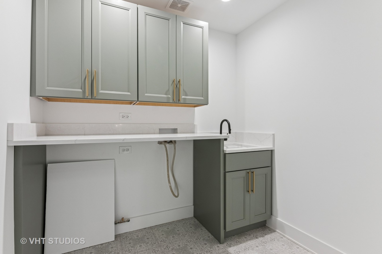 1527 N Louise Lane, Palatine, IL 60067