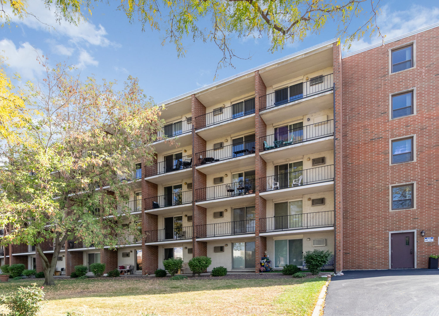 255 S West Avenue #309, Elmhurst, IL 60126