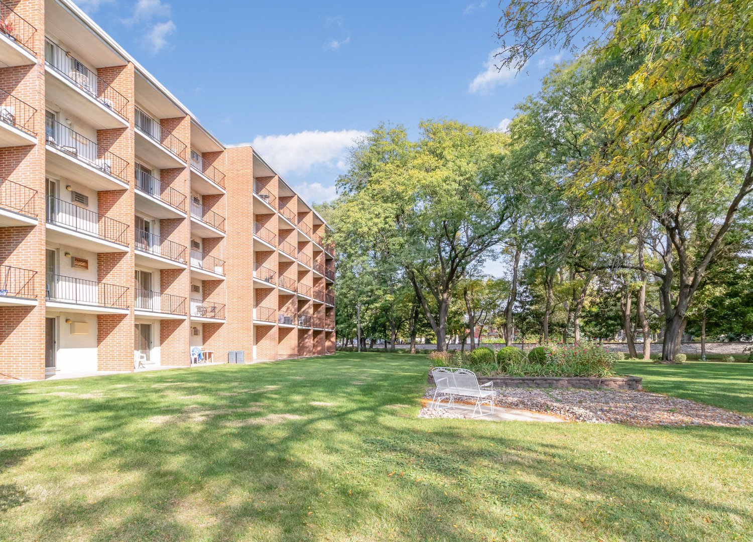 255 S West Avenue #309, Elmhurst, IL 60126