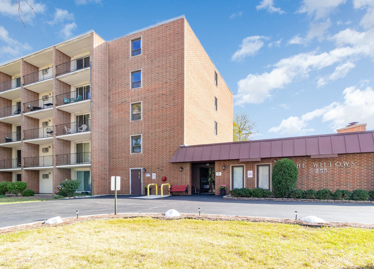 255 S West Avenue #309, Elmhurst, IL 60126