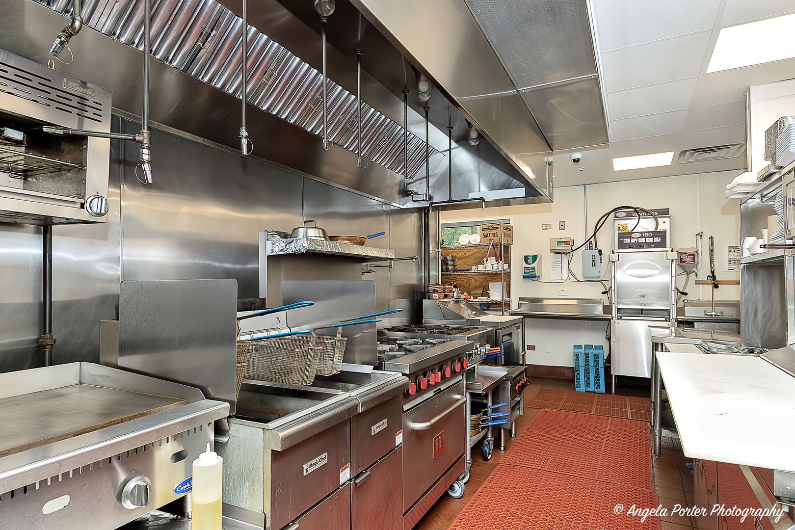 1440 E Grand Avenue, Lindenhurst, IL 60046