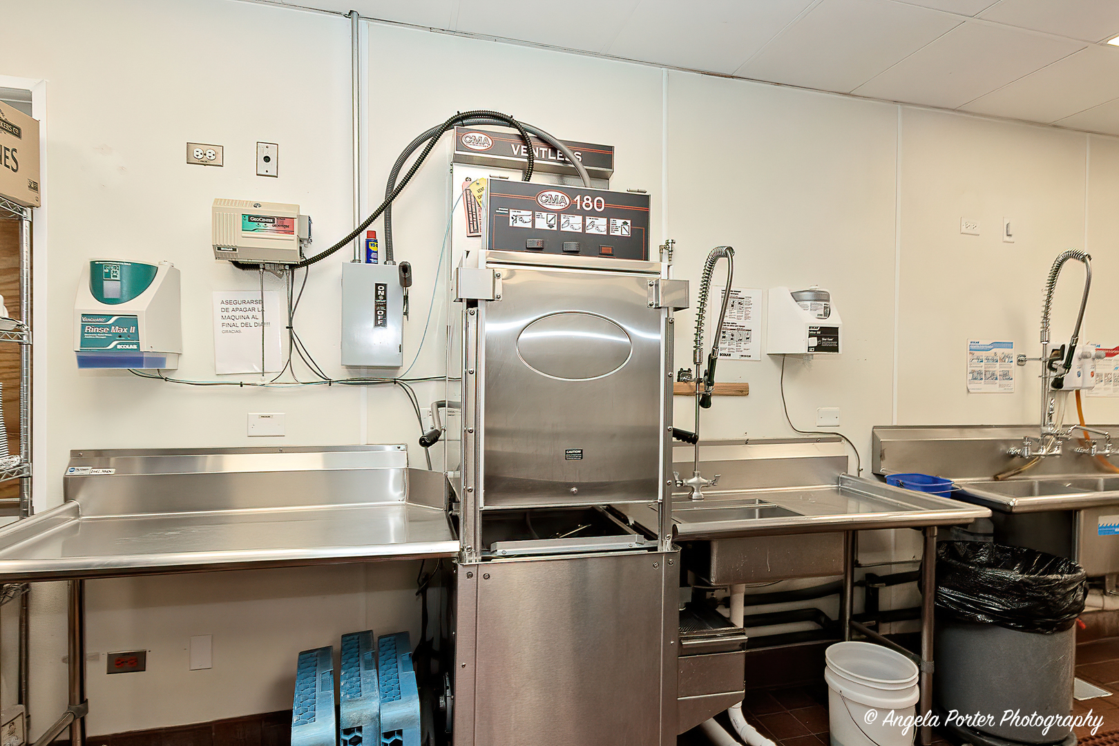 1440 E Grand Avenue, Lindenhurst, IL 60046