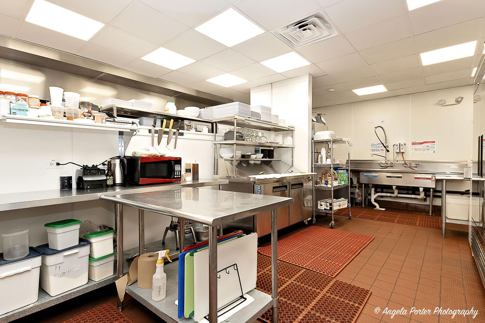 1440 E Grand Avenue, Lindenhurst, IL 60046