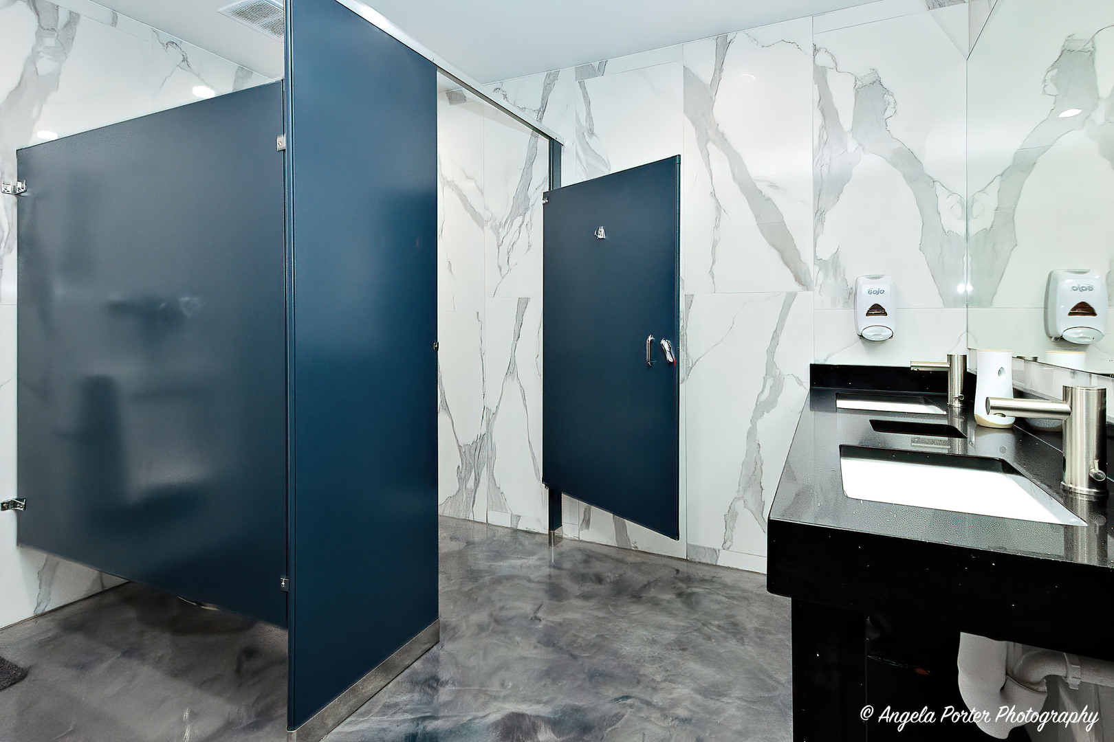 1440 E Grand Avenue, Lindenhurst, IL 60046