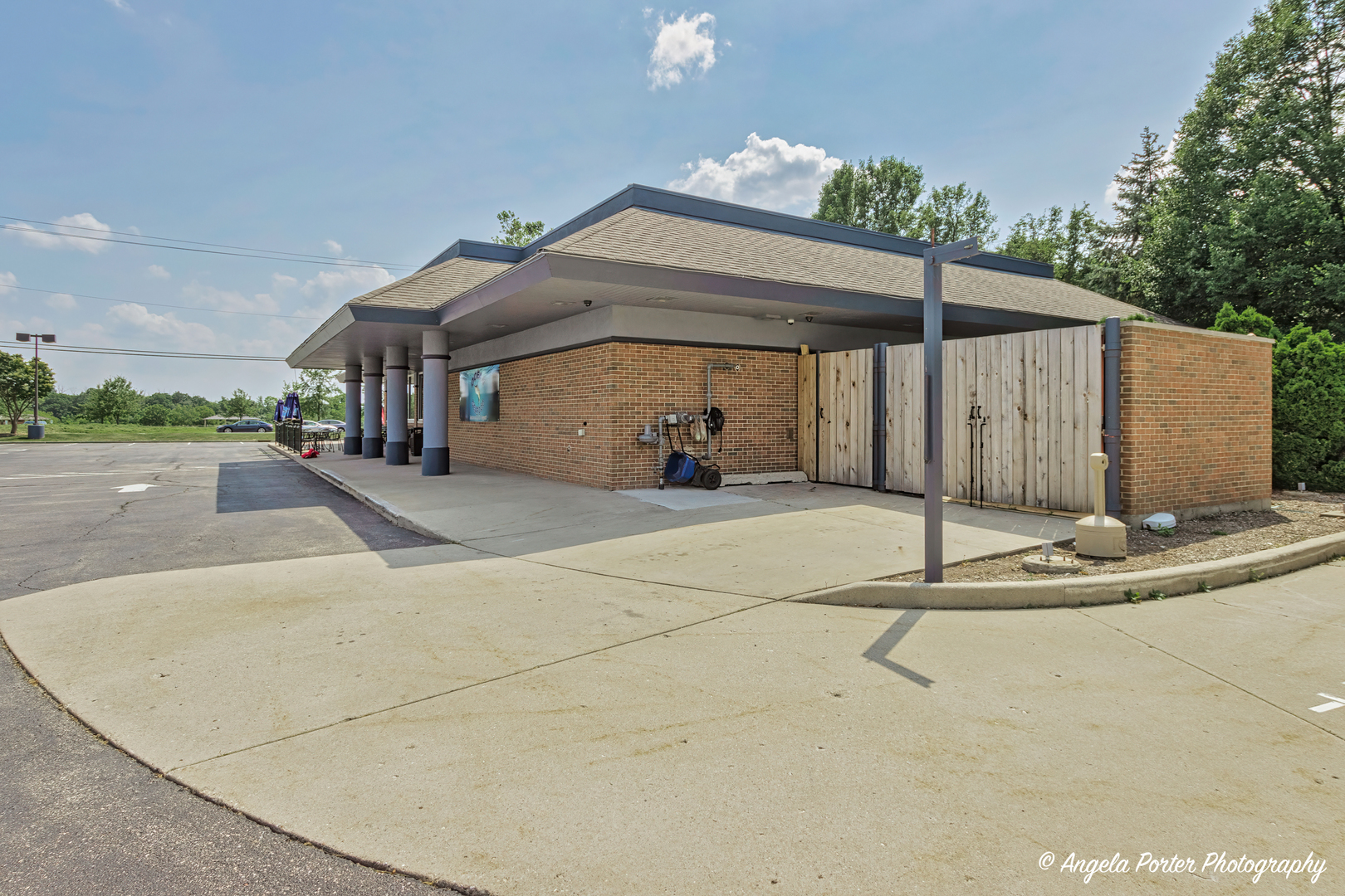 1440 E Grand Avenue, Lindenhurst, IL 60046