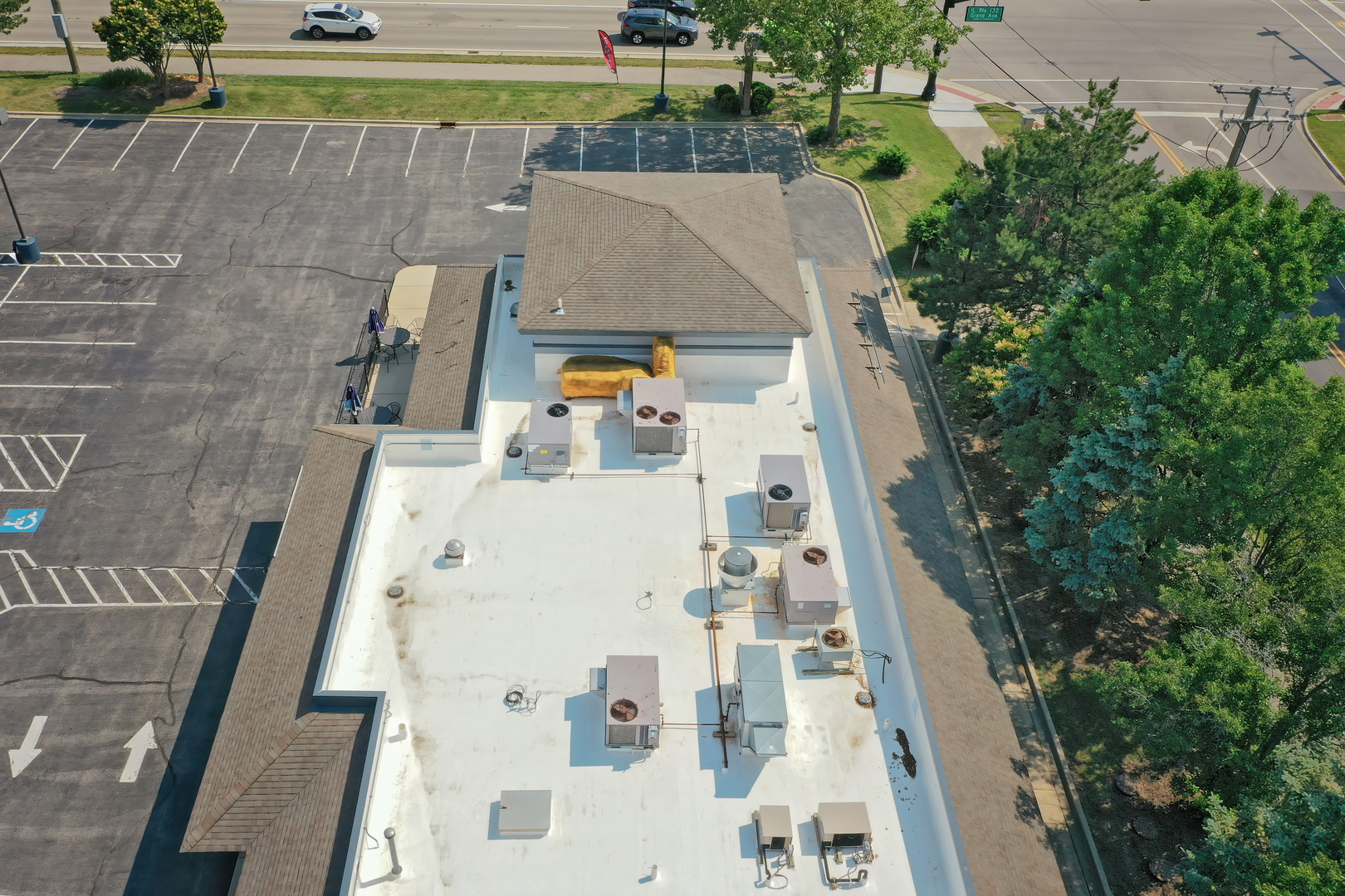 1440 E Grand Avenue, Lindenhurst, IL 60046