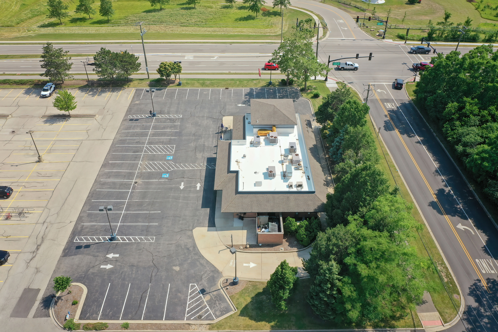 1440 E Grand Avenue, Lindenhurst, IL 60046