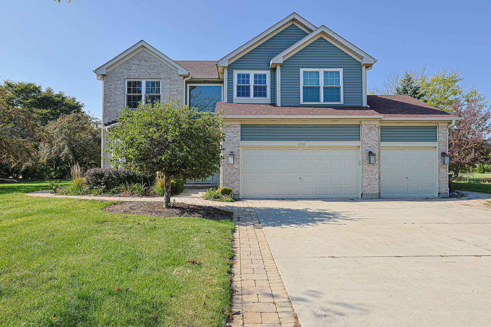 8789 Bentley Lane, Spring Grove, IL 60081