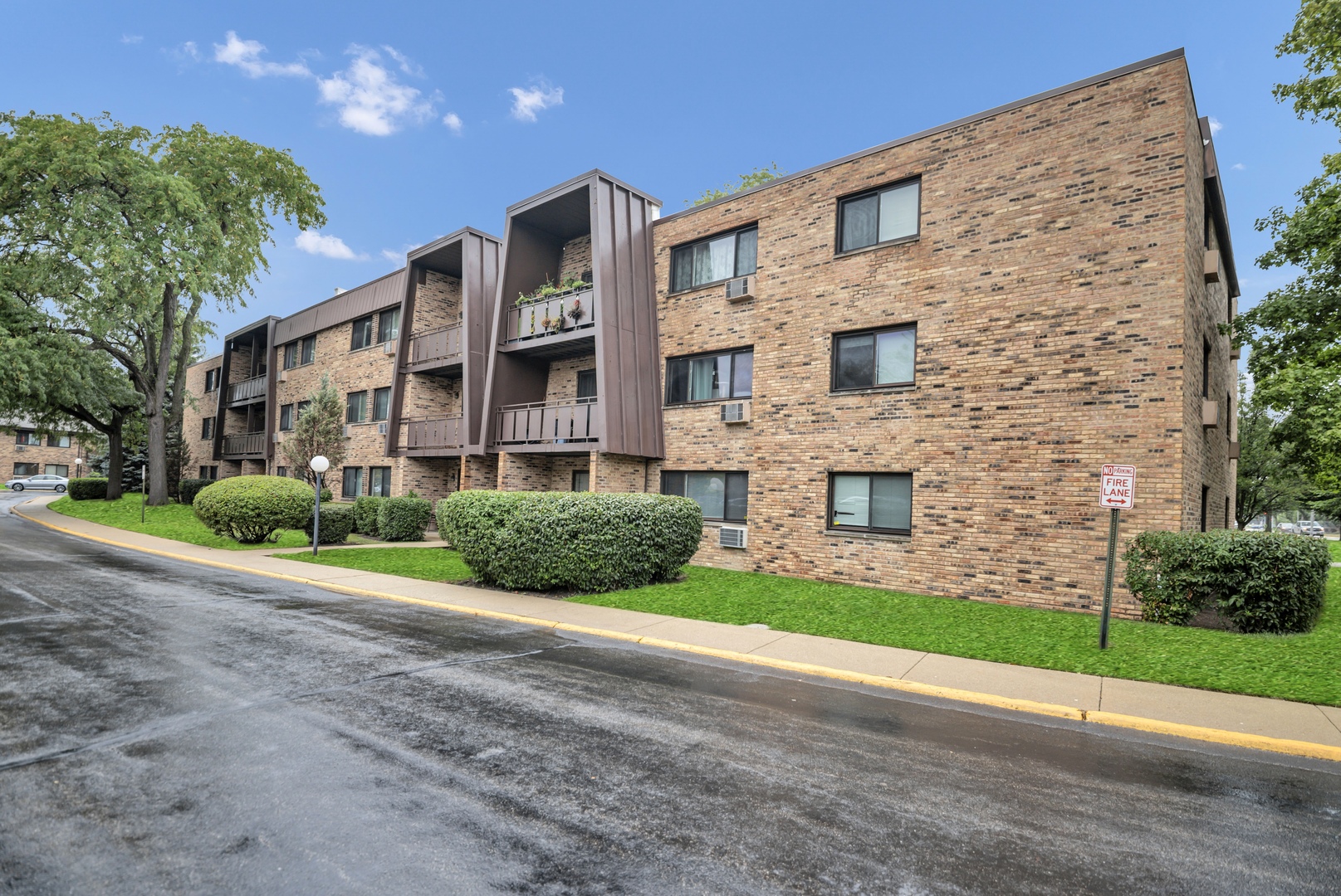 2604 N Windsor Drive #206, Arlington Heights, IL 60004