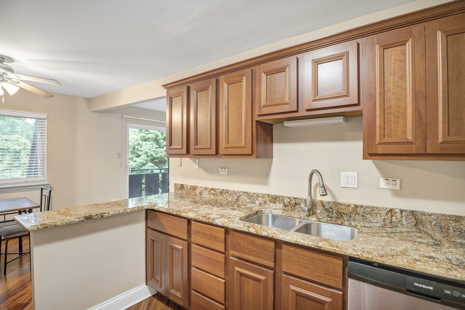 2604 N Windsor Drive #206, Arlington Heights, IL 60004