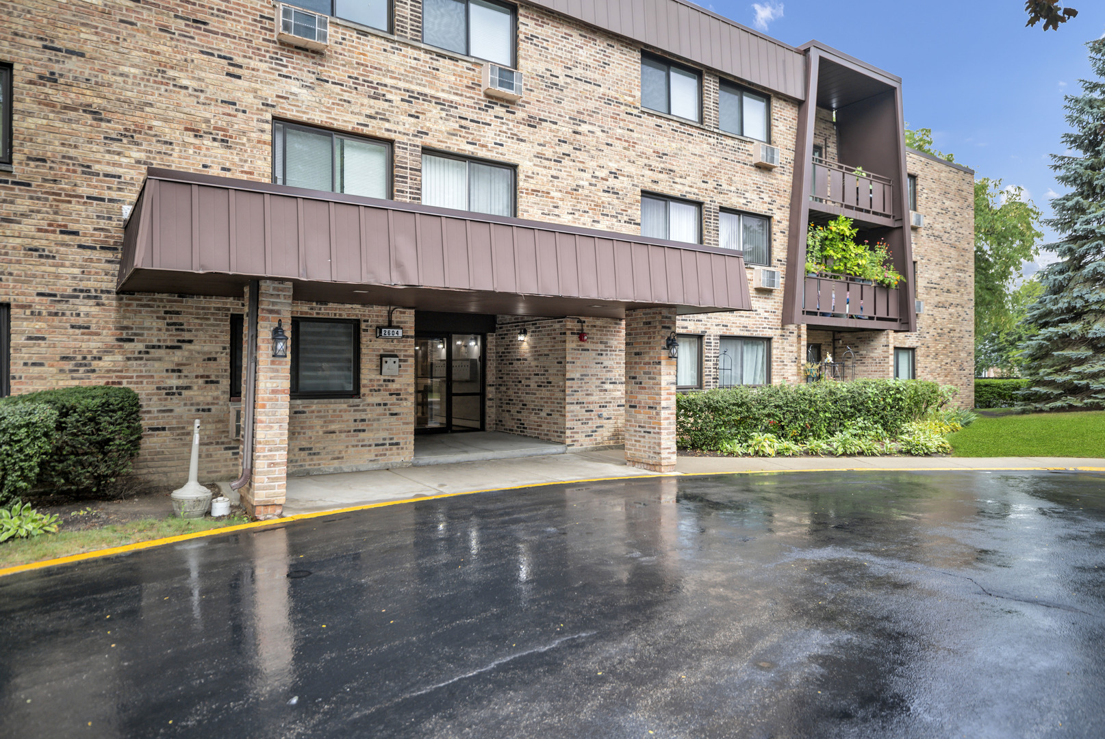 2604 N Windsor Drive #206, Arlington Heights, IL 60004