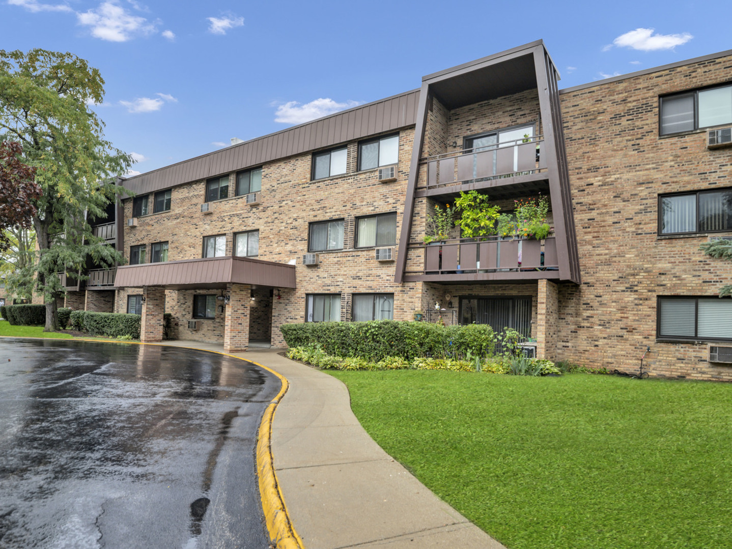 2604 N Windsor Drive #206, Arlington Heights, IL 60004
