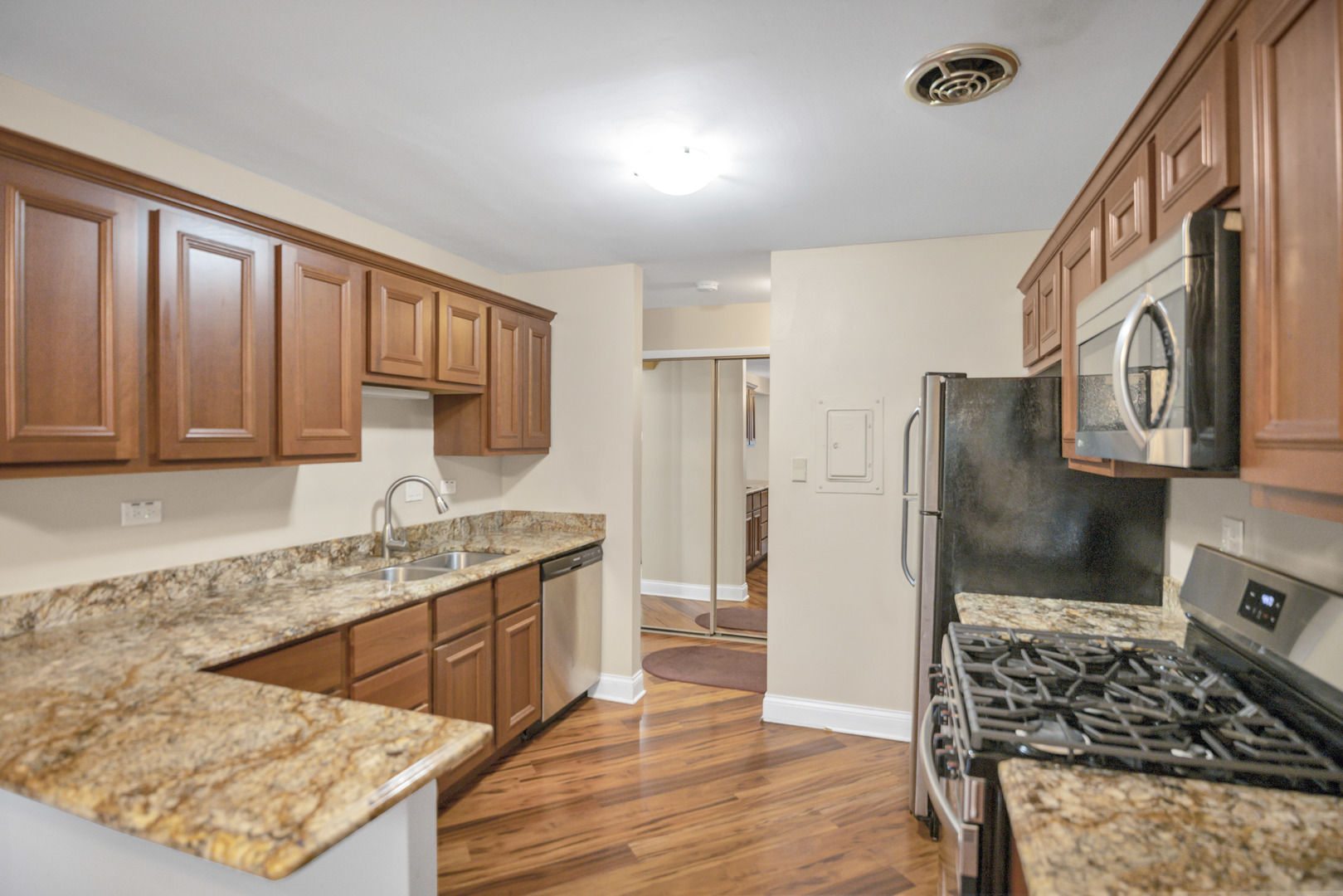 2604 N Windsor Drive #206, Arlington Heights, IL 60004