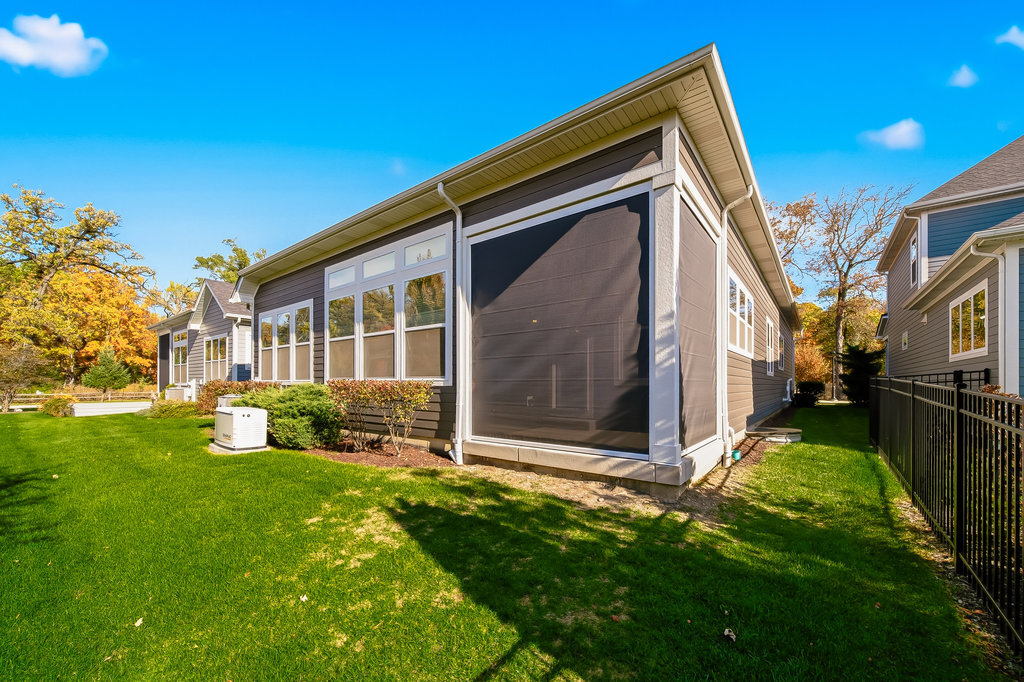 1053 Ironwood Court, Glenview, IL 60025