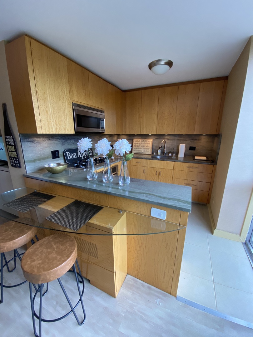 1555 N Dearborn Parkway #4c, Chicago, IL 60610