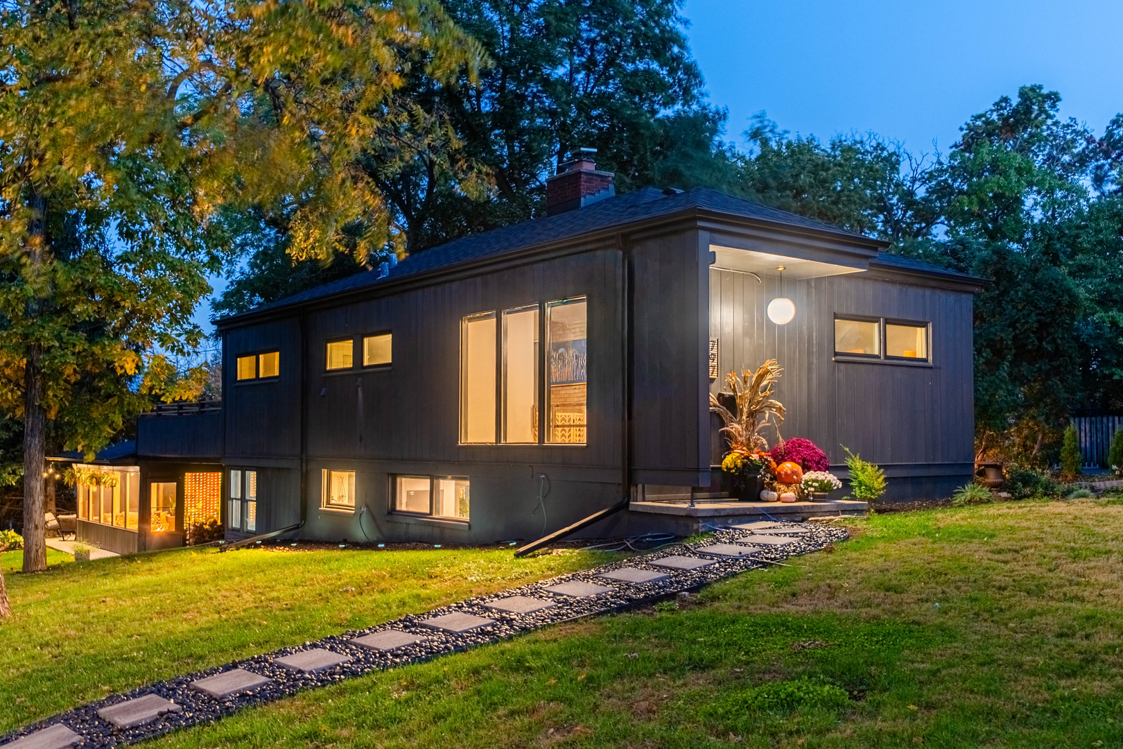 797 Forest Avenue, Glen Ellyn, IL 60137