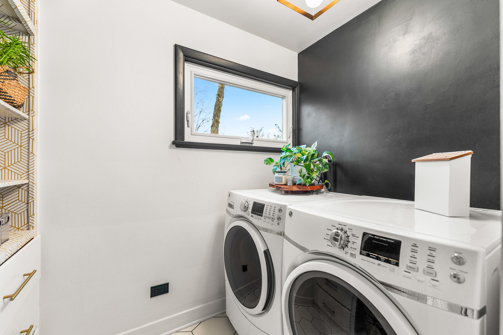 797 Forest Avenue, Glen Ellyn, IL 60137