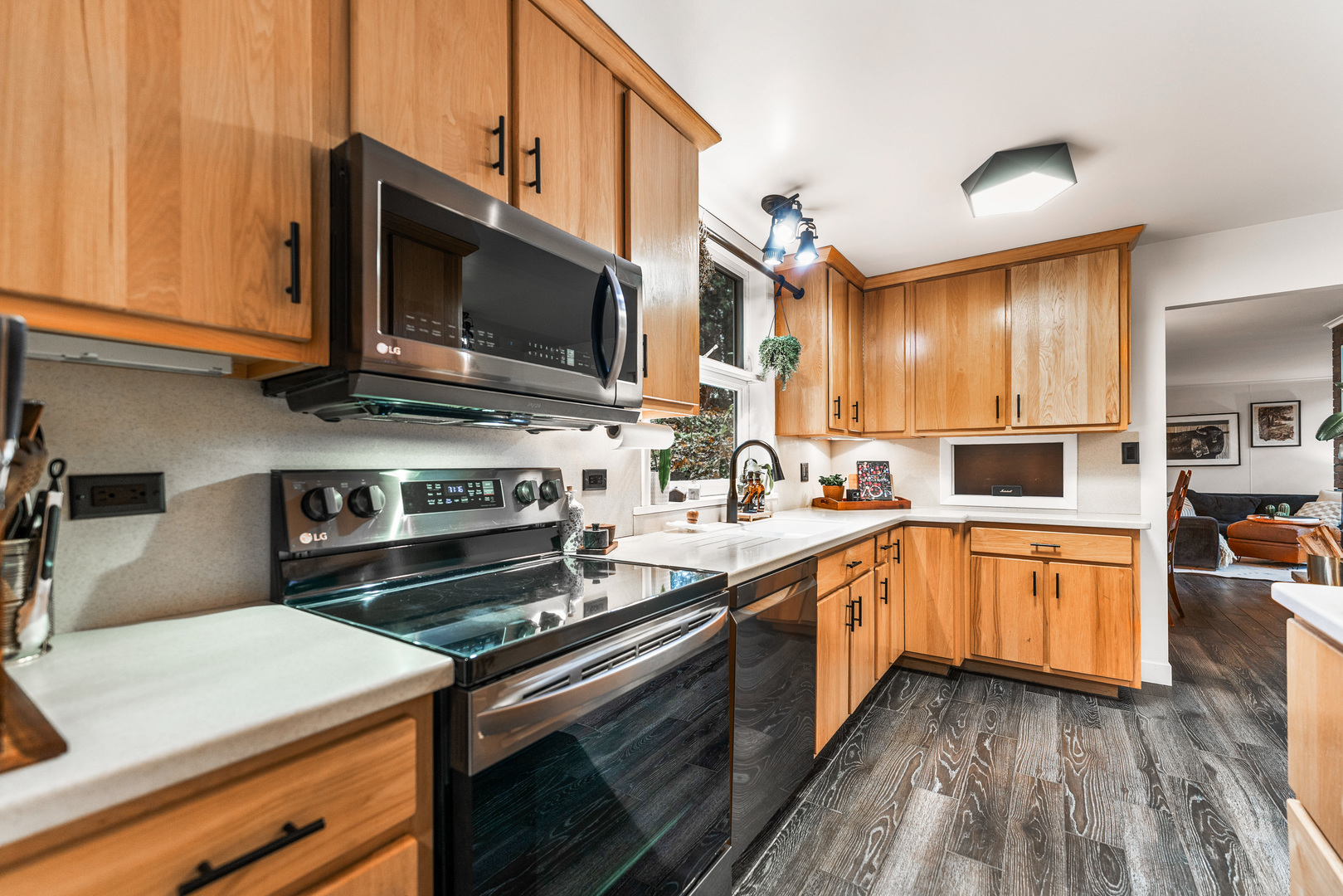 797 Forest Avenue, Glen Ellyn, IL 60137