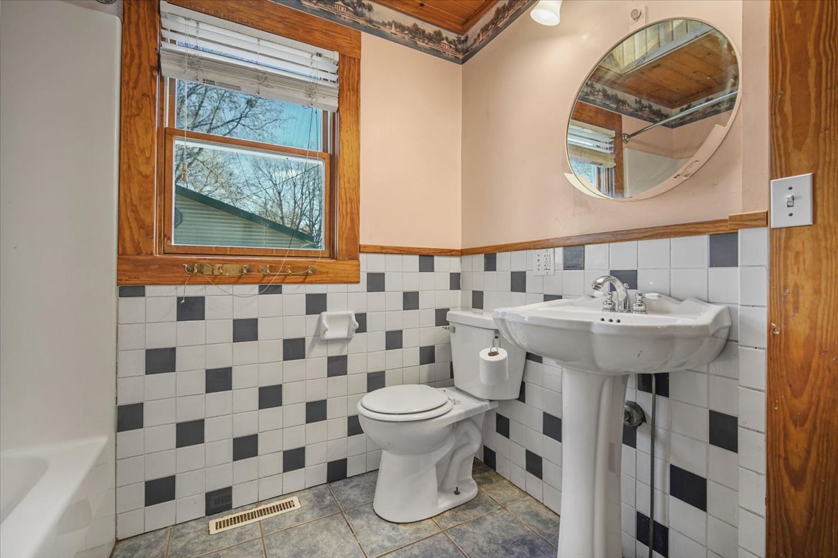 209 N 7th Street, Fairbury, IL 61739