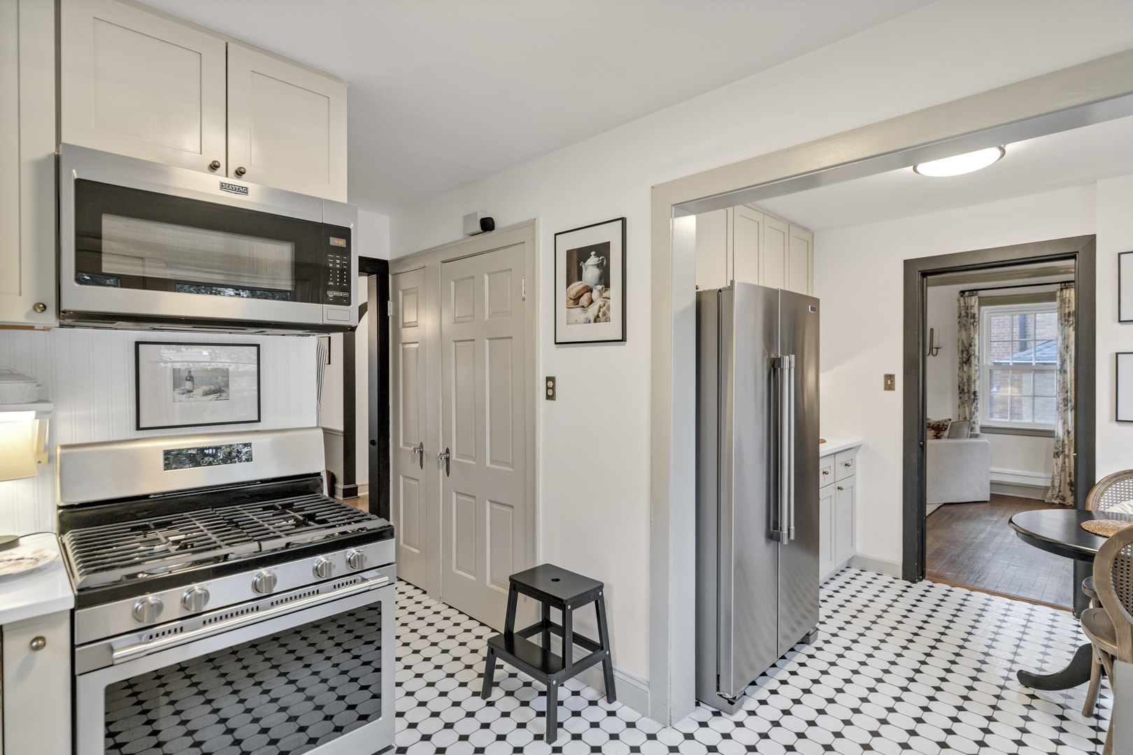 298 Harvey Avenue, Des Plaines, IL 60016