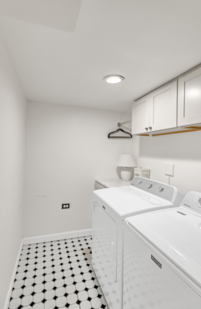 298 Harvey Avenue, Des Plaines, IL 60016