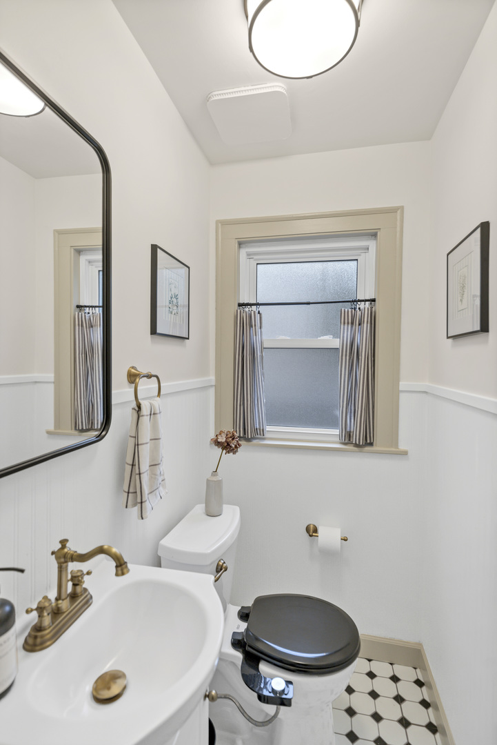 298 Harvey Avenue, Des Plaines, IL 60016