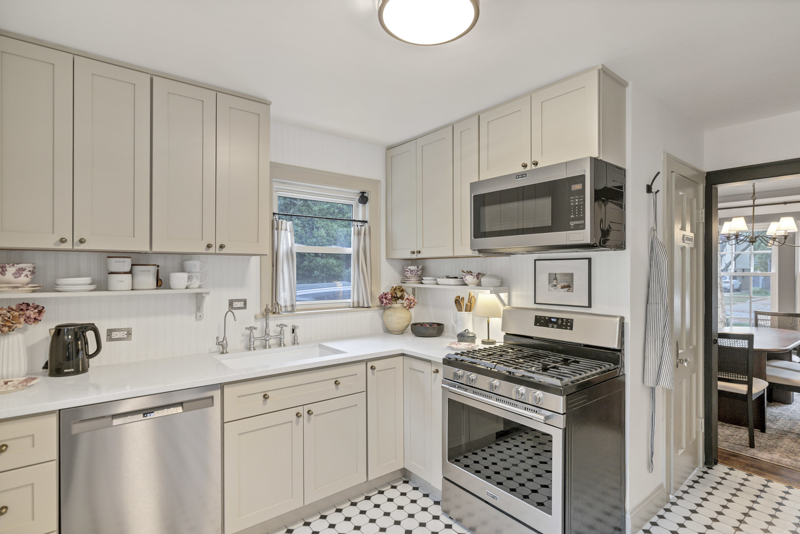 298 Harvey Avenue, Des Plaines, IL 60016